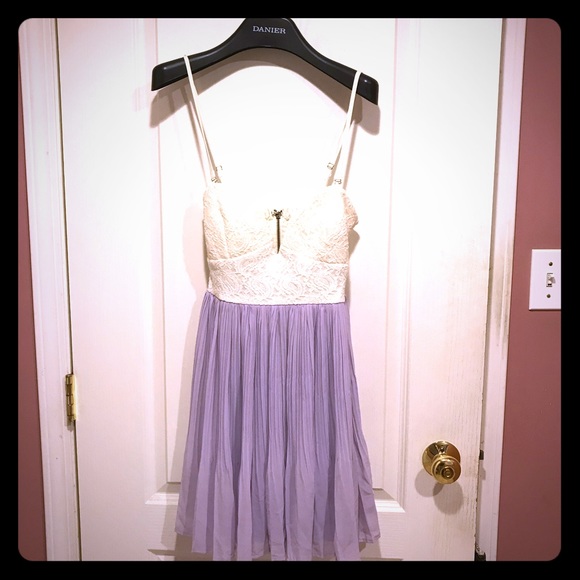 Cream and lavender dress. Size 8. - Picture 3 of 3